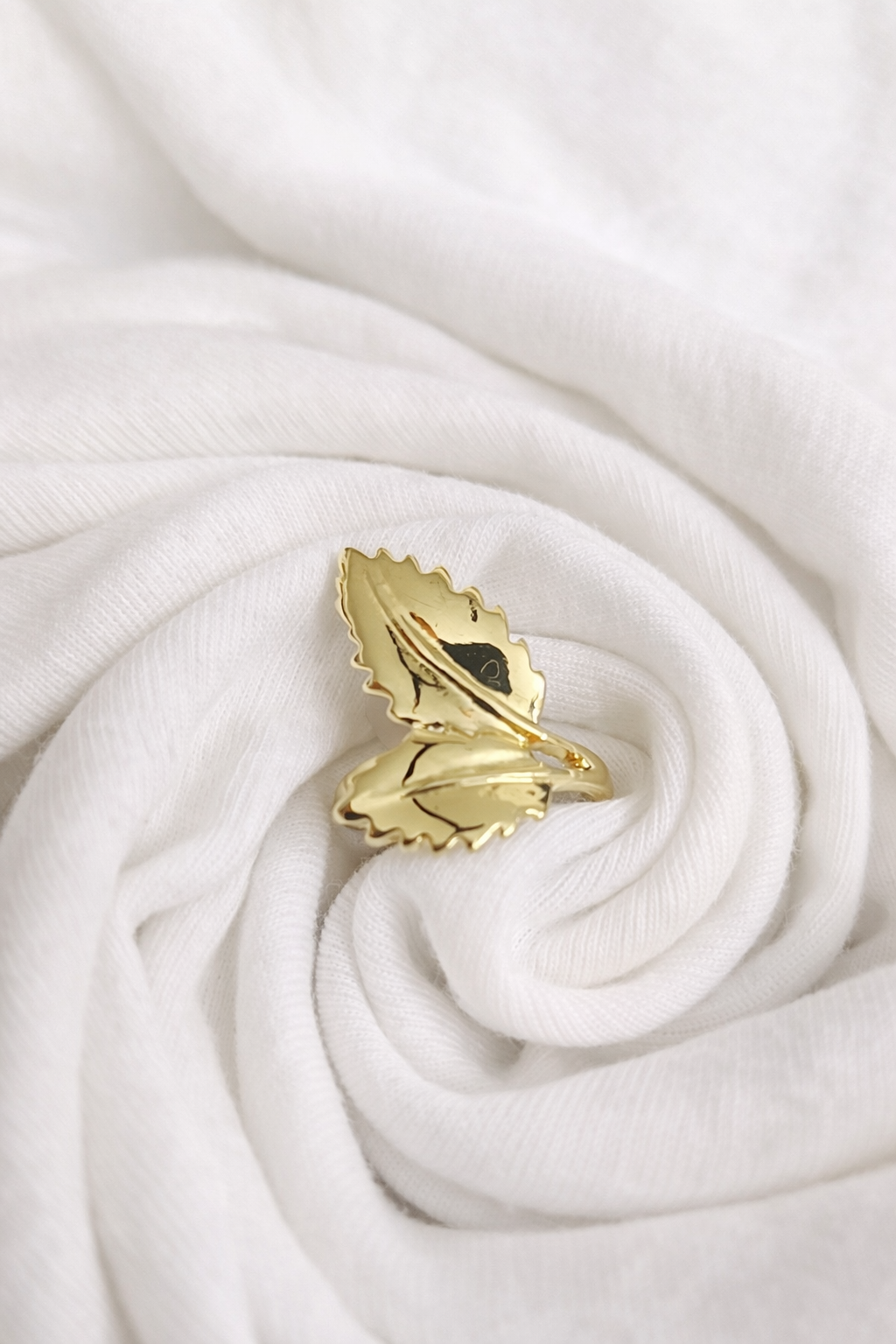 Leaf Design Gold Finish – Anti-Tarnish