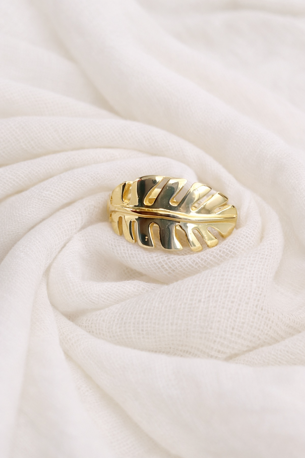 Leaf Design Gold Finish – Anti-Tarnish